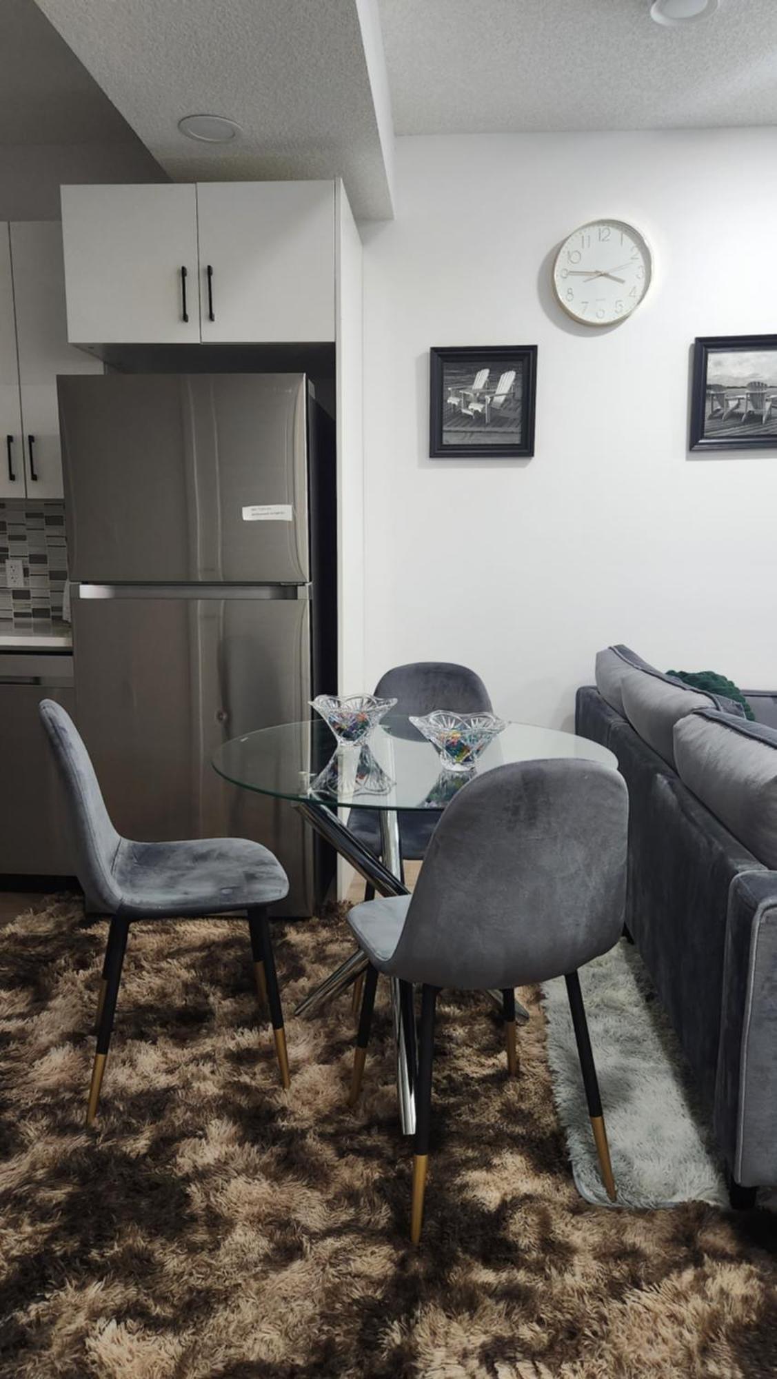 Modern 2 Bedroom Basement Suite At West Edmonton Exterior foto