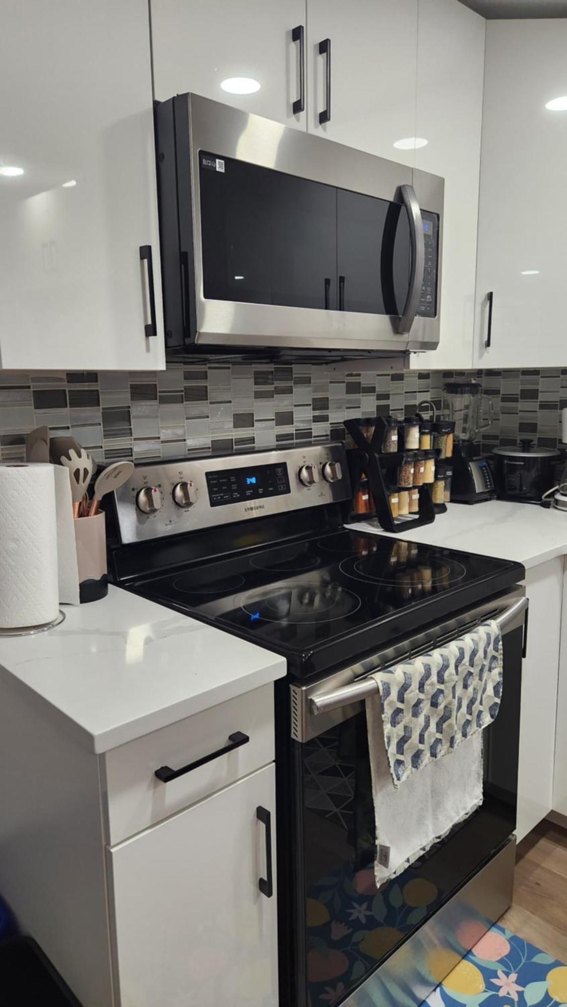 Modern 2 Bedroom Basement Suite At West Edmonton Exterior foto