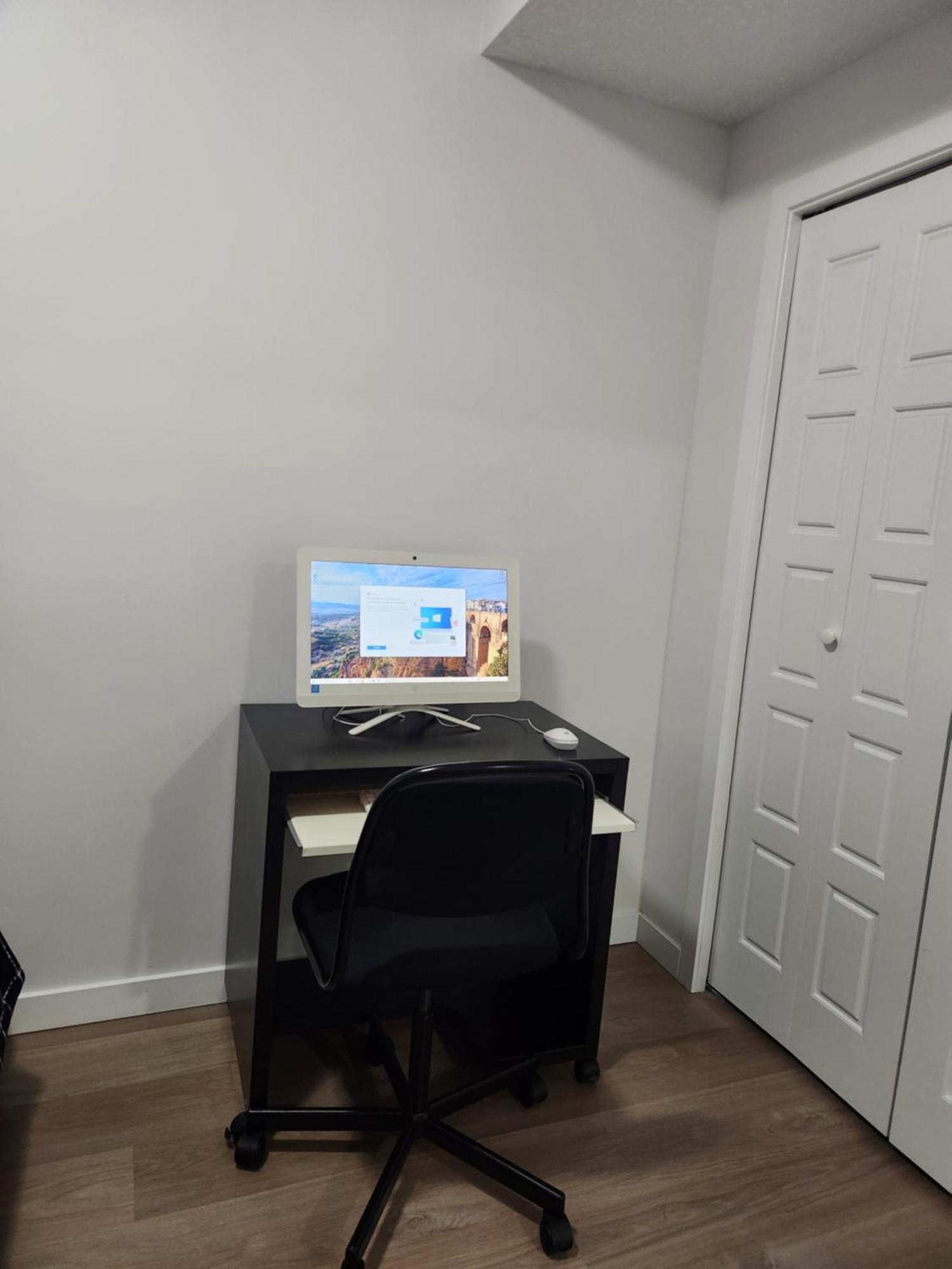 Modern 2 Bedroom Basement Suite At West Edmonton Exterior foto
